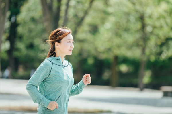 痩せるためにランニングする女性