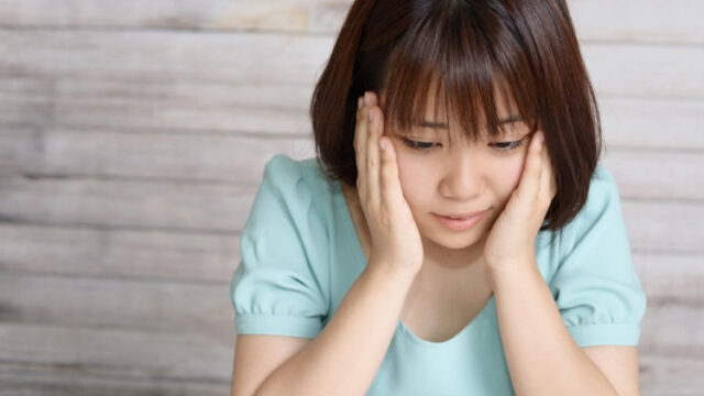 マジで痩せたいと悩む女性