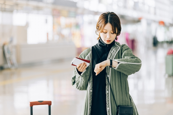 出張行く前の30代女性