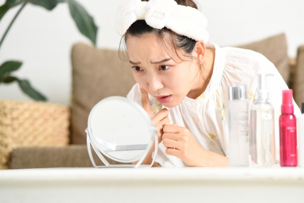 肌荒れが気になる女性