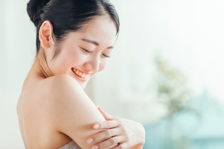 美肌効果を喜ぶ女性
