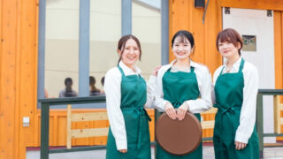 シフト勤務の仕事の女性達