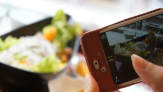 食事の写真を送る