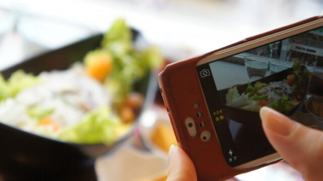 食事の写真を送る