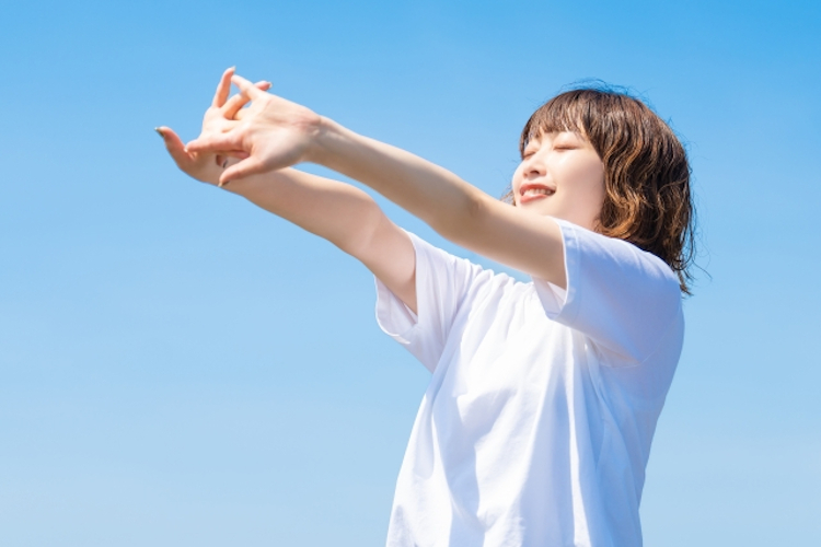 清々しい顔をする女性