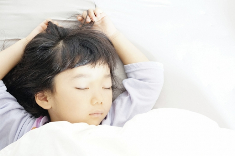 寝ている子供