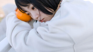 痩せたのに気づかれない不貞腐れる女性