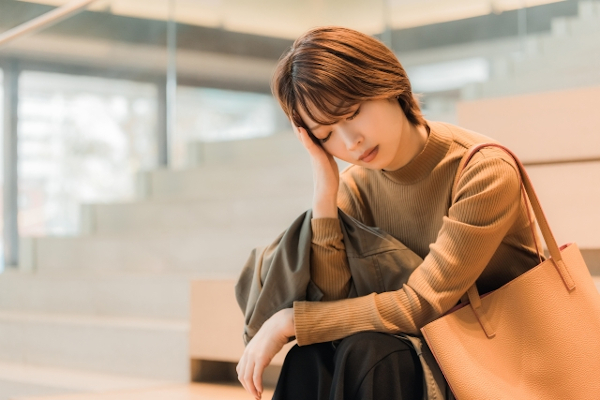 疲れている30代女性