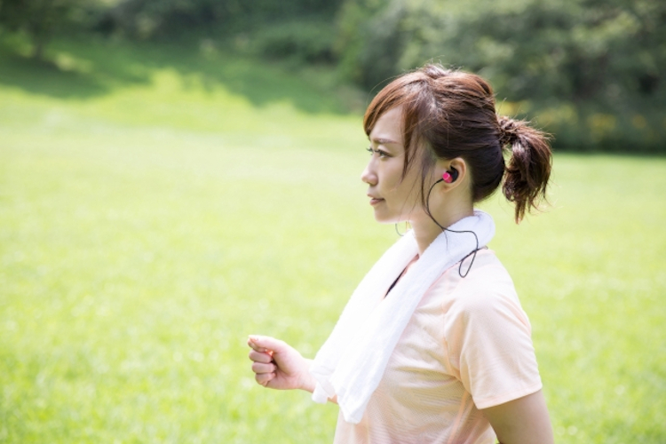 本気でダイエットをする女性