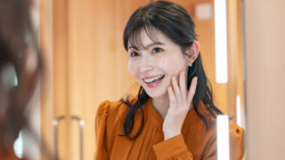 笑顔が素敵な40代女性