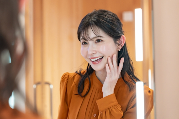笑顔が素敵な40代女性