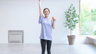 人生初ダイエットする女性