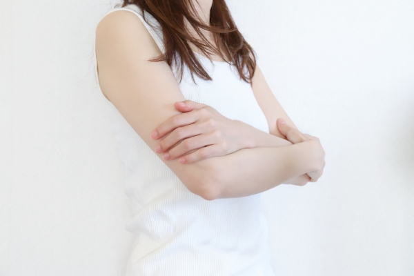ダイエットしようか悩む女性