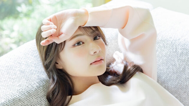 新しい事を始めるか悩む女性