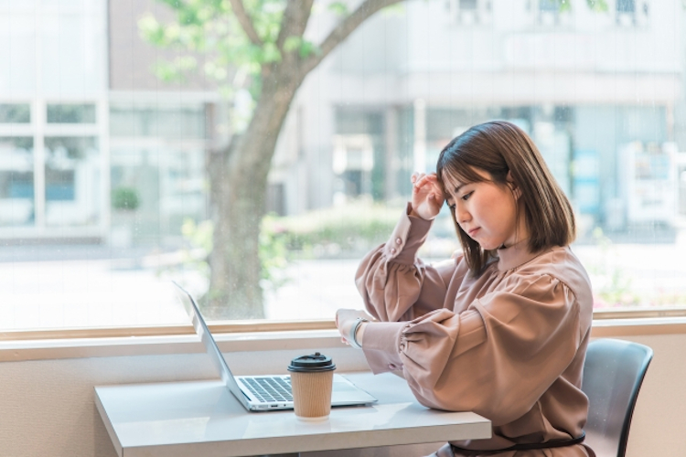 仕事で忙しい女性