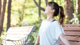 清々しい顔をする女性