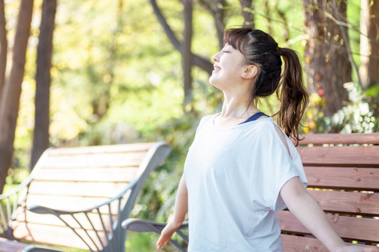 清々しい顔をする女性