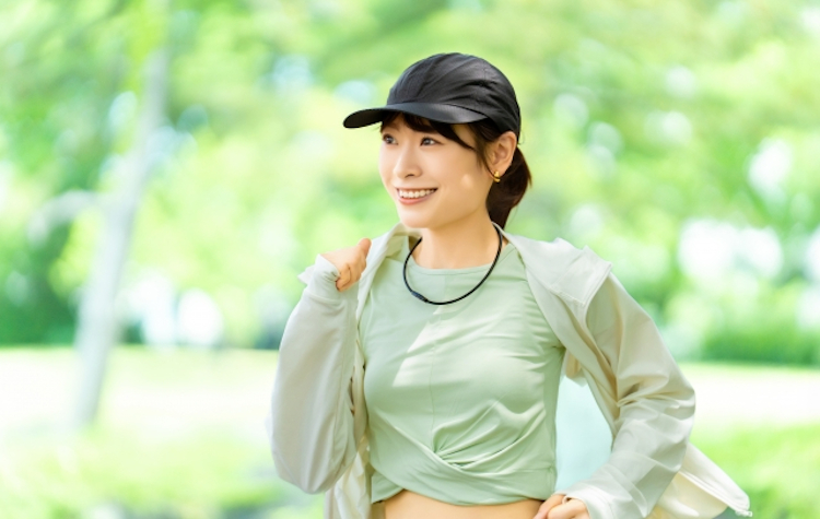 ランニングをする女性
