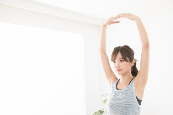 トレーニングをする女性