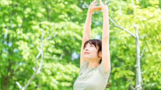 ストレッチする女性