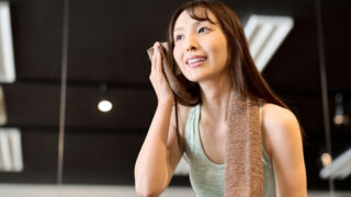 トレーニングをする女性