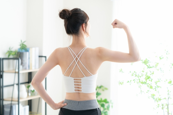 しなやかな綺麗な女性