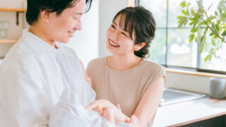 産後の家族が微笑ましい
