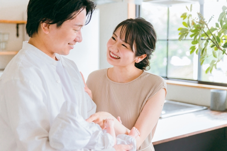 産後の家族が微笑ましい