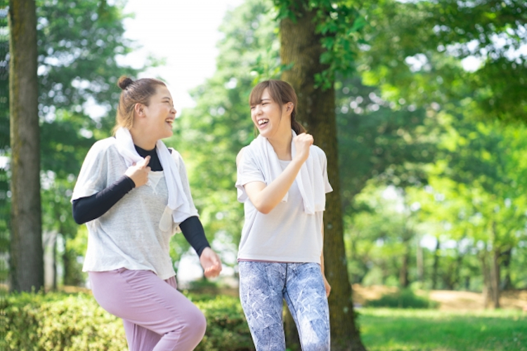 仲良くランニングする女性達