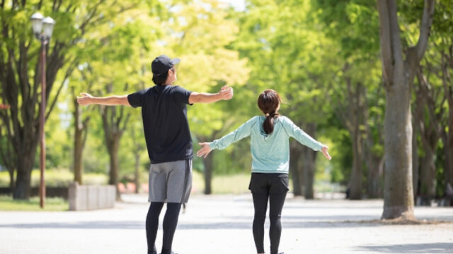 夫婦でランニングする二人