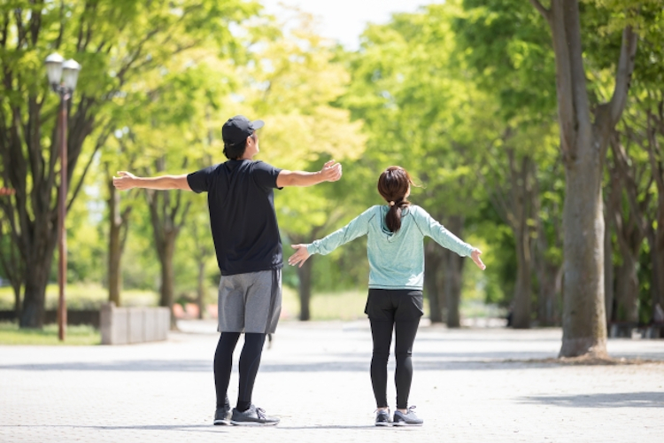 夫婦でランニングする二人