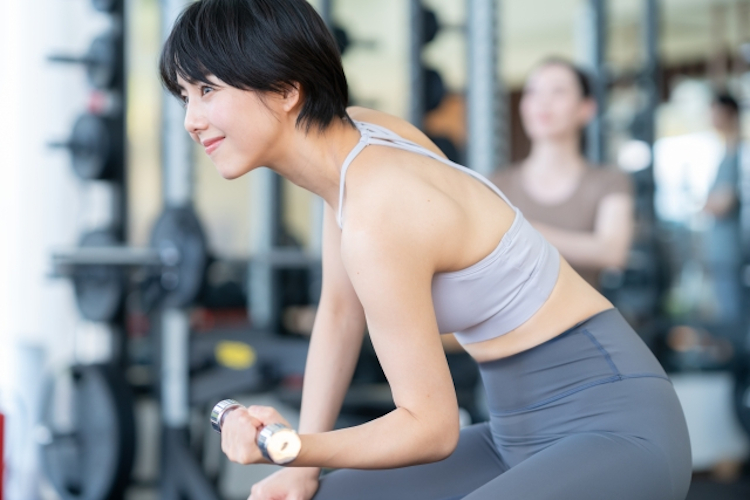 筋トレしている女性