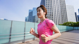 有酸素運動する女性